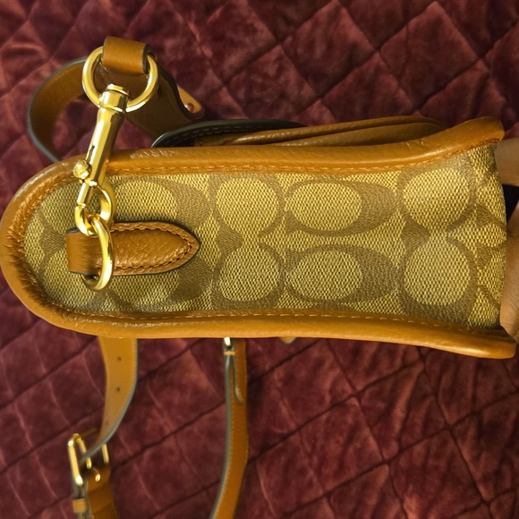 Coach Crossbody Bag - Picture 6 of 8
